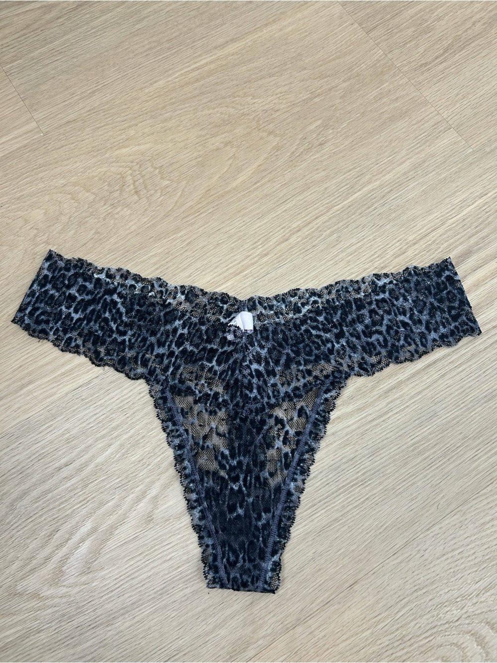 Victoria’s Secret Leopard Print Lace Thong Panty M